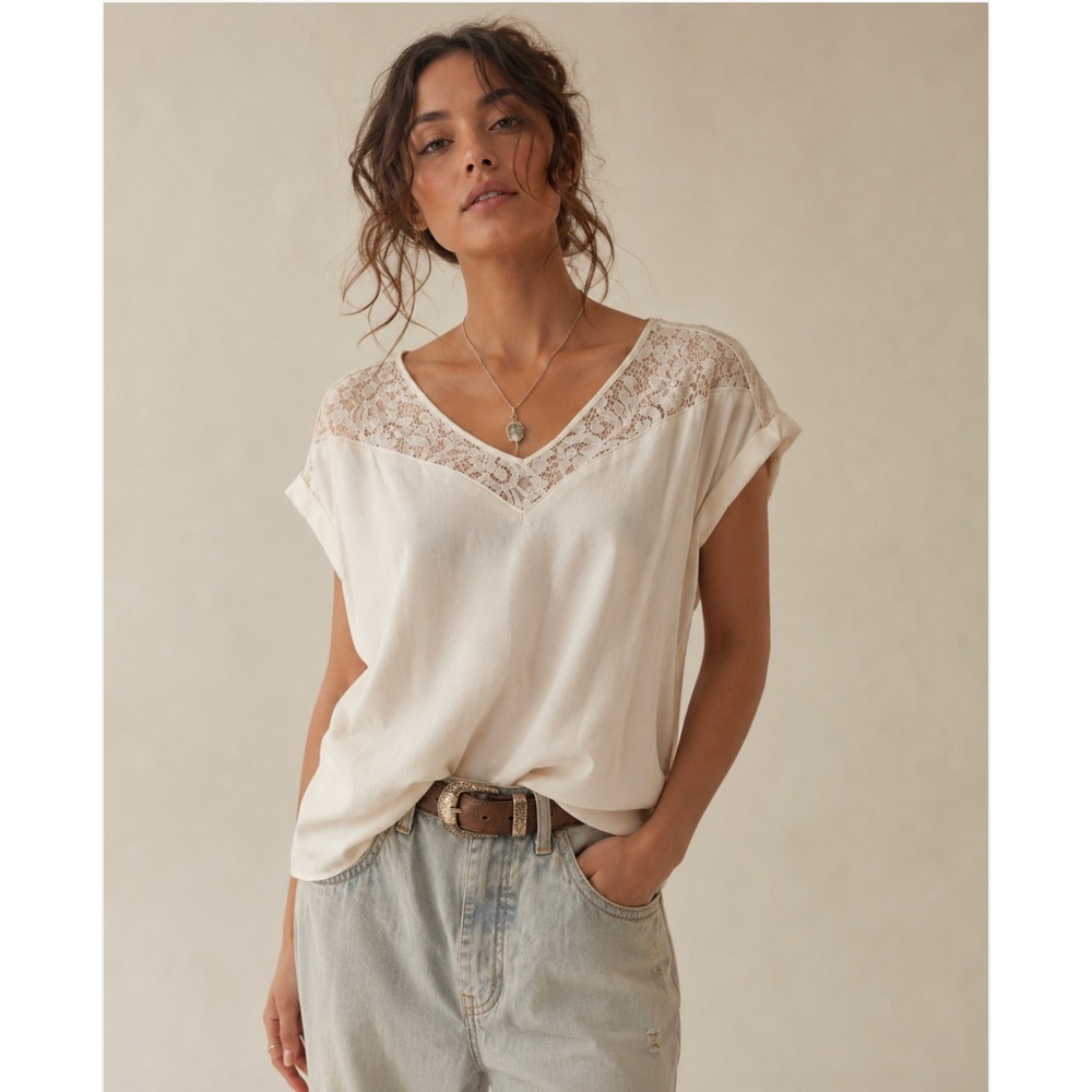 NWOT Express Lace Trim Satin V-Neck Blouse Large Ivory White Short Sleeve Top